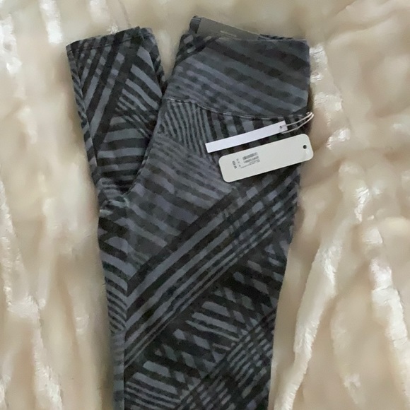 SOFT SURROUNDINGS Trippant Black Must-Have Anyas Leggings - Picture 4 of 6